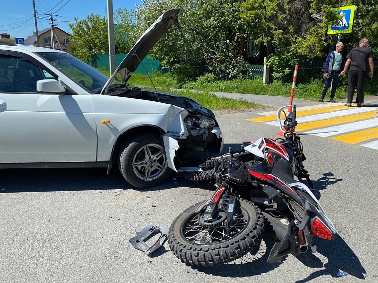 В Заводоуковске 15-летний подросток на питбайке попал в ДТП