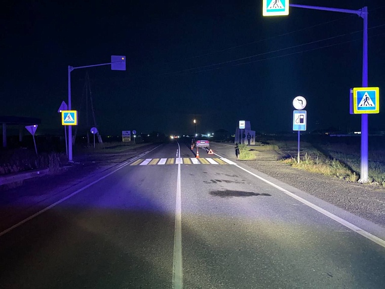 На пешеходном переходе в Тюменском районе водитель сбил двух подростков