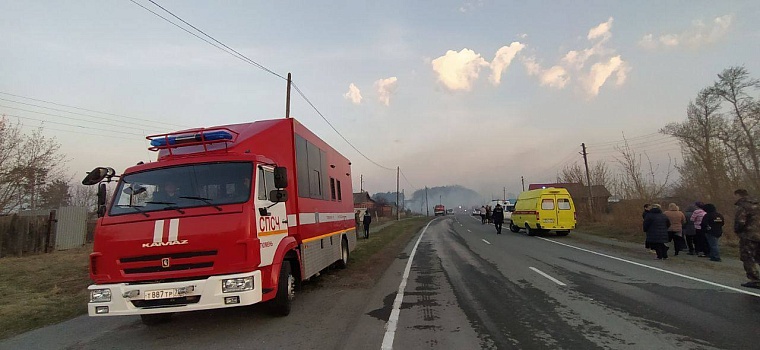 Губернатор Александр Моор ночью выехал в Салаирку, где горели четыре дома