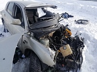 В лобовом столкновении на трассе Тюмень - Омск погибли водитель и пассажирка "Мазды"