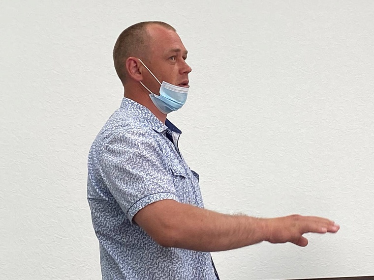 Участковый Павел Москвин в суде.