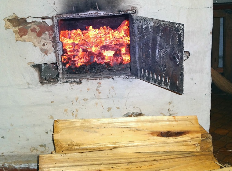 Два тела нашли в горевшем доме в Тюменской области