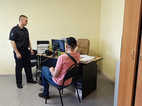 В Рощино вахтовик из Башкирии присвоил на борту самолета забытый в кармашке сиденья телефон