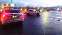 В Тюмени водитель и двое пассажиров "пятерки" задержаны за попытку дать взятку автоинспектору