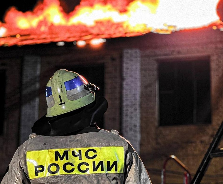 В Викуловском районе во время ночного пожара погиб человек