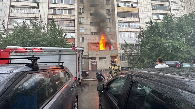 В Тюмени утром загорелась квартира на улице Холодильной