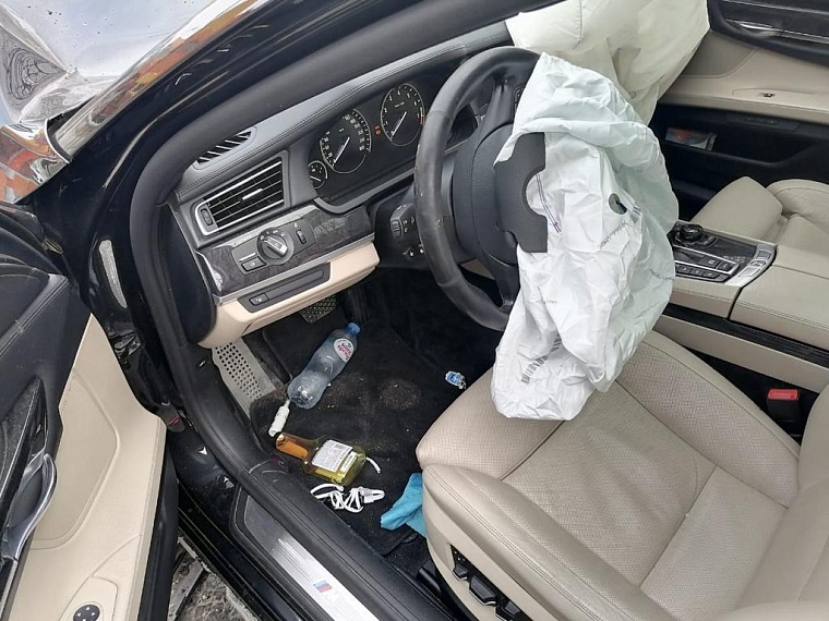 На улице Логунова BMW вылетел на тротуар и сбил пожилую женщину