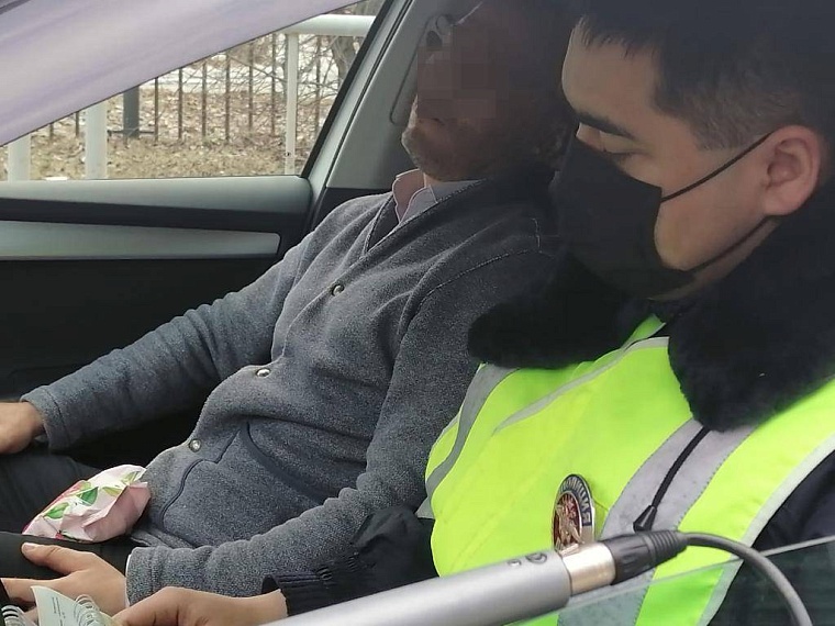 На улице Логунова BMW вылетел на тротуар и сбил пожилую женщину