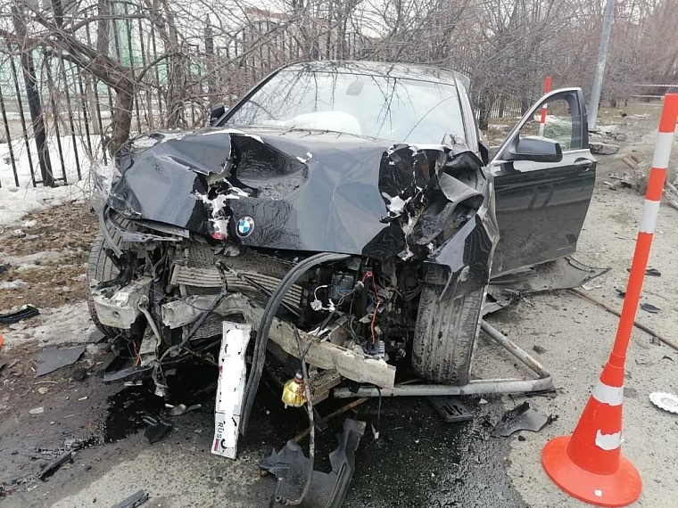 На улице Логунова BMW вылетел на тротуар и сбил пожилую женщину