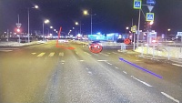 В Тюменской слободе иномарка сбила двоих пешеходов на тротуаре
