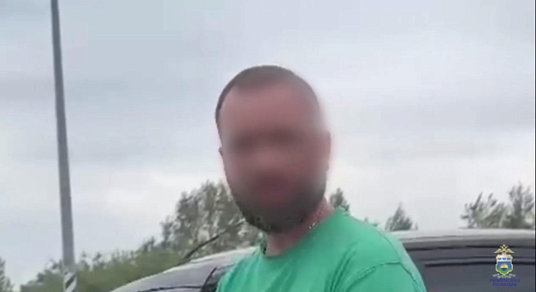 Вез наркотики из Москвы в Нижневартовск: в Тюменской области задержали наркокурьера