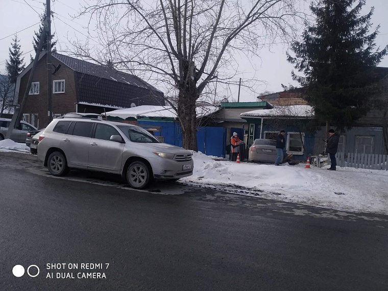 Виновника ДТП на ул. Парковой в Тюмени догоняли на учебной машине автошколы