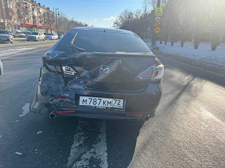Автобус с детьми попал в ДТП в центре Тюмени