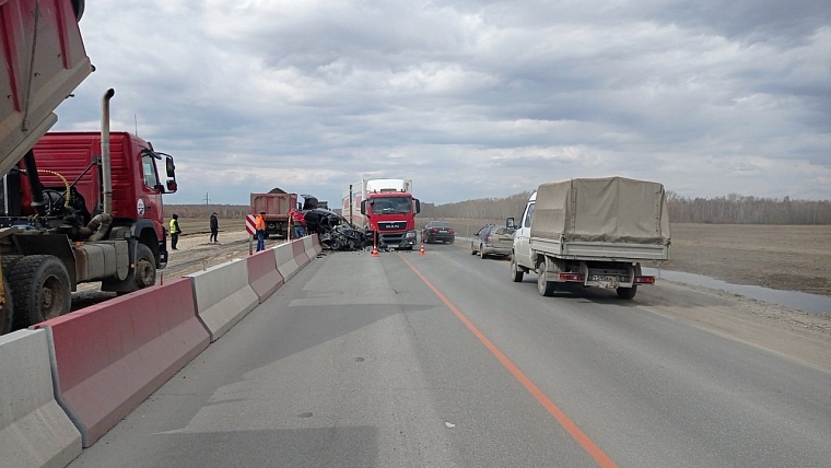 Полмашины в лепешку! На трассе в Ялуторовском районе пострадали четыре человека
