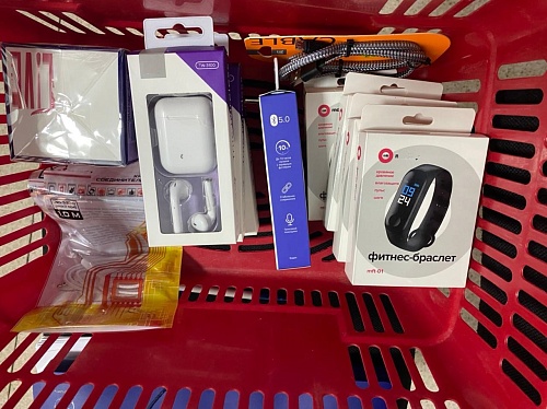 Тюменец пришел в магазин за подарками к Новому году и украл модные гаджеты