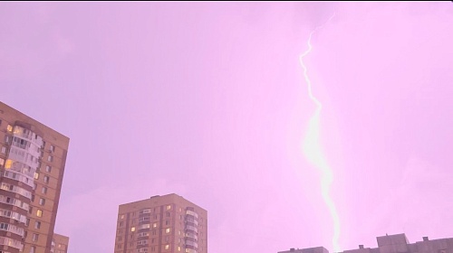 Ливень, крупный град и бассейн на крыше: как Тюмень пережила стихию