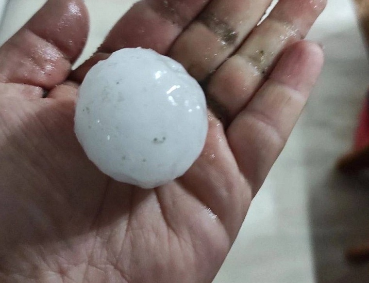 Ливень, крупный град и бассейн на крыше: как Тюмень пережила стихию