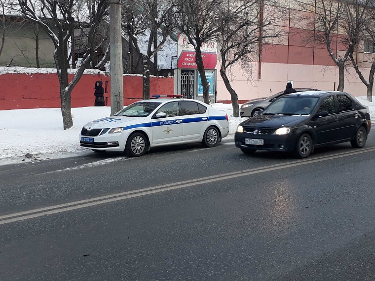 "Гелендваген" врезался в забор Аккумуляторного завода