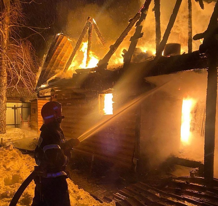 На Салаирском тракте под Тюменью сгорела дача