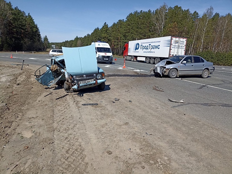 В ДТП на трассе Тюмень - Омск погибла женщина, четыре человека травмированы