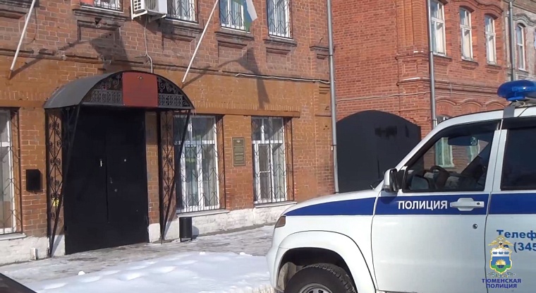 Мошенники пытались выманить деньги ялуторовчанина, представляясь сотрудниками госуслуг и банка