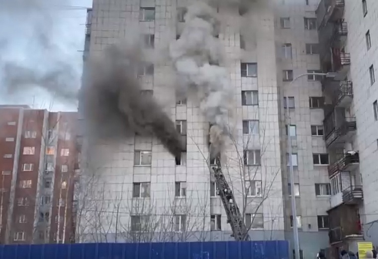 В Тюмени горела квартира в доме на ул. 50 лет Октября