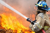 На пожаре в Исетском районе мужчина обжег руки и лицо