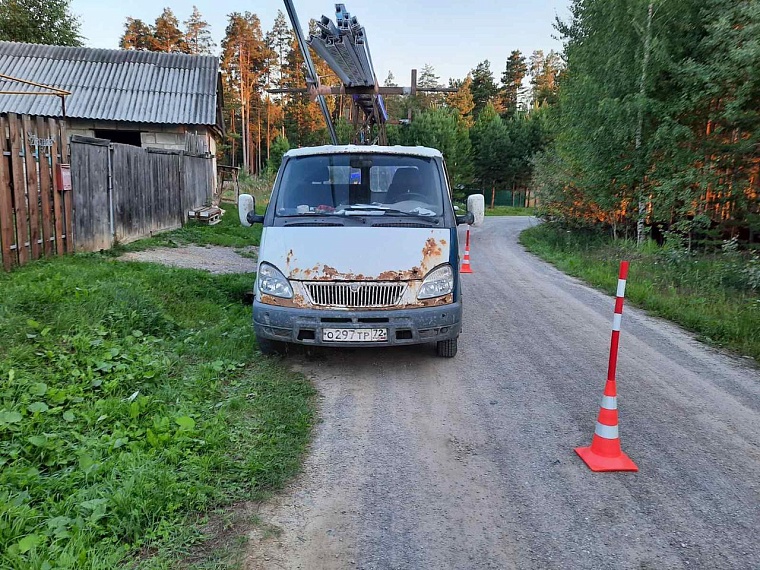 "Никуда не еду, черникой торгую". В Левашах на пьяного водителя "Хундая" надели наручники