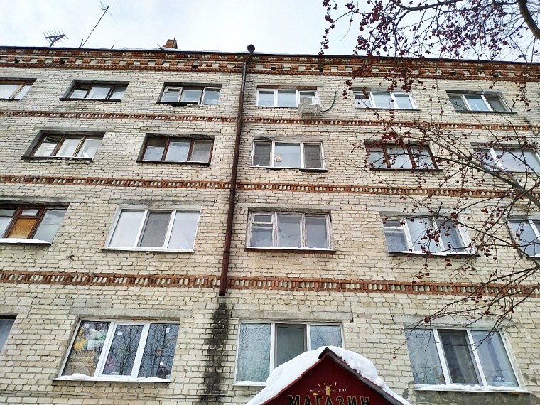 В аварийном доме на Карла Маркса, 121 выпал облицовочный кирпич
