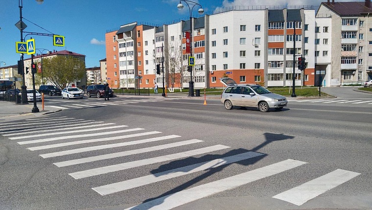 В Тобольске «Лада Калина» сбила перебегавшего на красный свет школьника