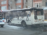 В центре Тюмени сгорел маршрутный автобус