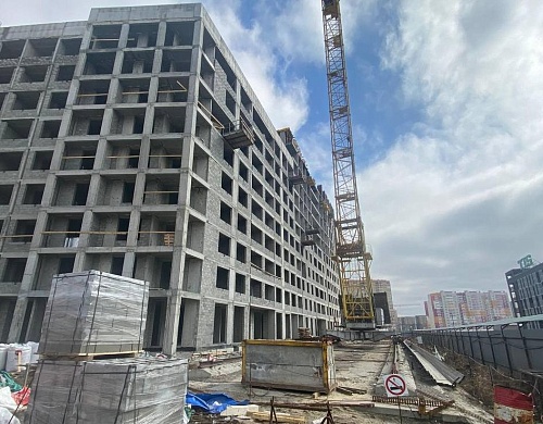 В Тюменской слободе рабочий упал с 11 этажа строящегося дома