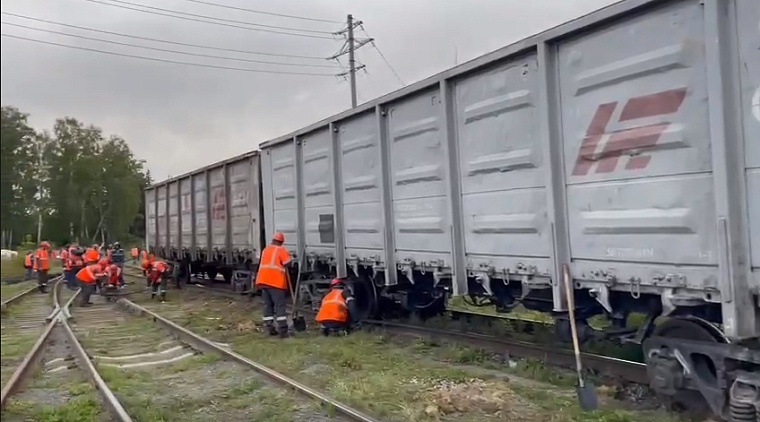 В Тюмени сошли с рельсов три грузовых вагона