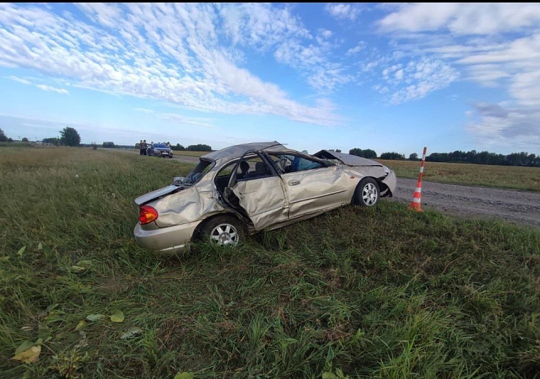 В Нижнетавдинском районе пьяный водитель перевернул машину, пострадали два человека