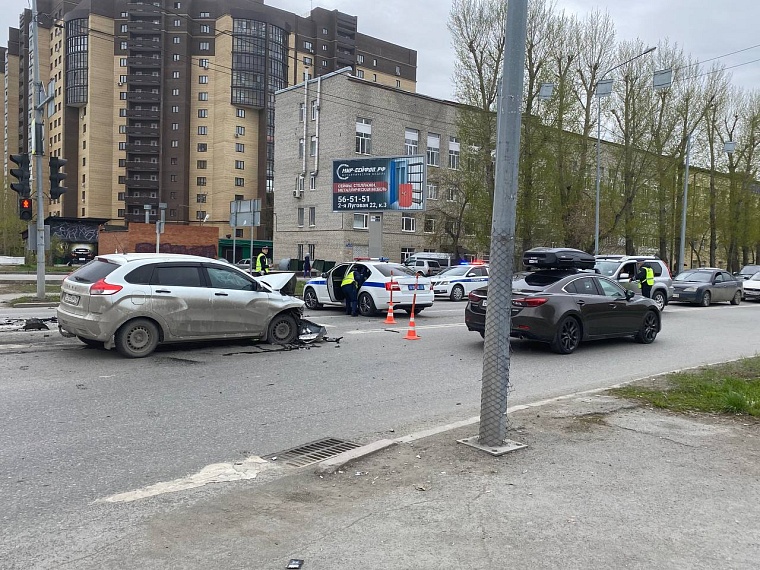 В Тюмени из-за ДТП ограничено движение на улице Одесской