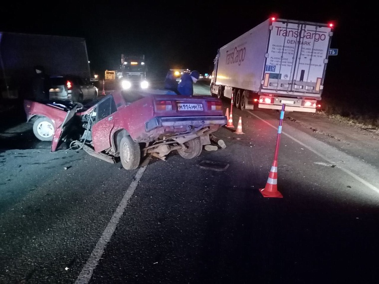 В Тюменской области три человека погибли и четверо пострадали по вине 16-летнего водителя