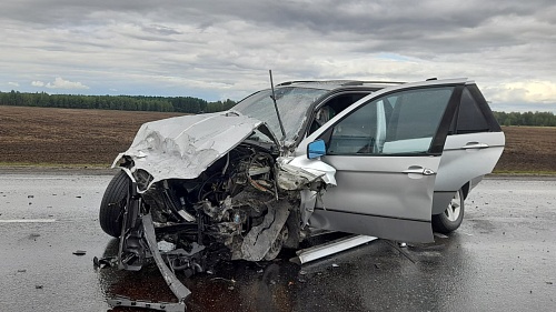 Семья из Алтайского края попала в смертельное ДТП на трассе Тюмень - Омск