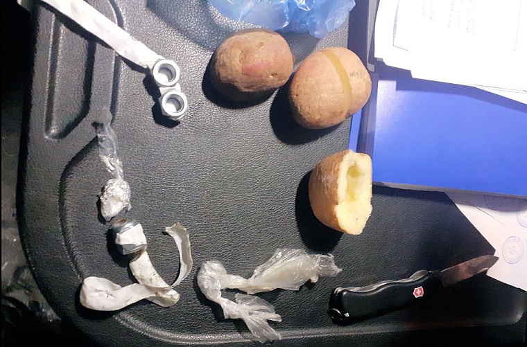 Тюменец через канализацию пытался передать в колонию «запрещенку»