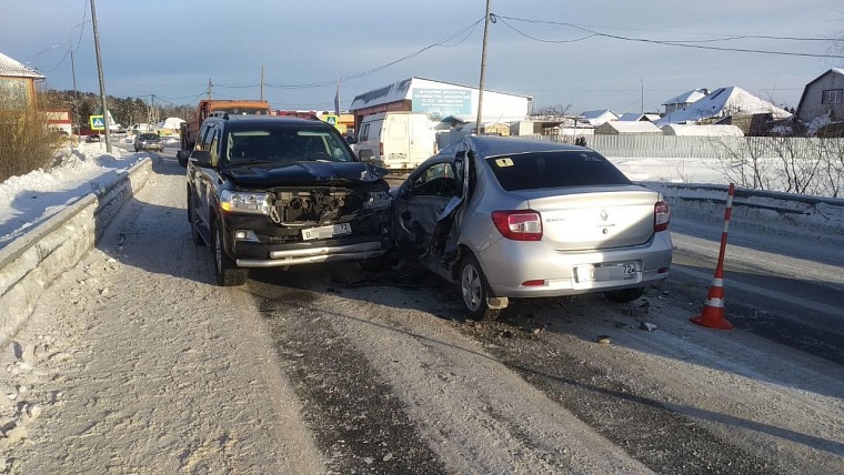 Тюменка и двое ее детей пострадали в ДТП под Заводоуковском