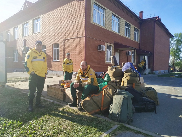 Тушили огонь всем Тапом: поселок в Юргинском районе едва не сгорел от лесного пожара
