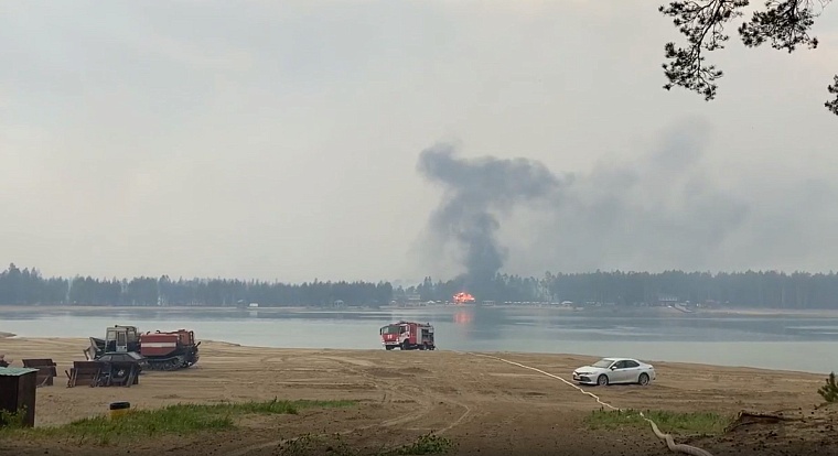 За деревней Пышминкой по Ялуторовскому тракту горит лес. Онлайн-репортаж