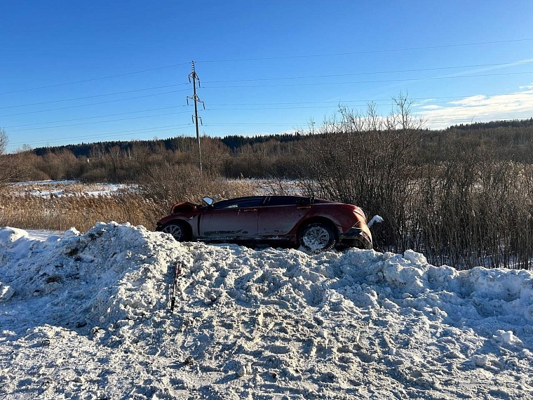 Четыре человека, включая двухлетнюю девочку, пострадали в ДТП в Тобольске