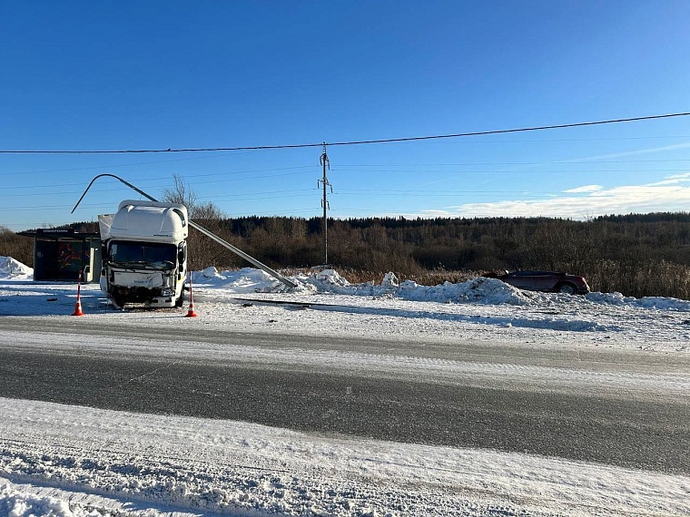 Четыре человека, включая двухлетнюю девочку, пострадали в ДТП в Тобольске