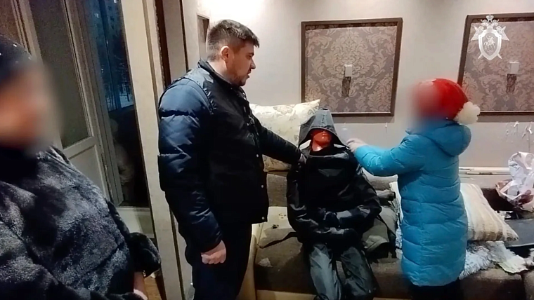 В Надыме пьяные подруги зарезали и зарубили собутыльника