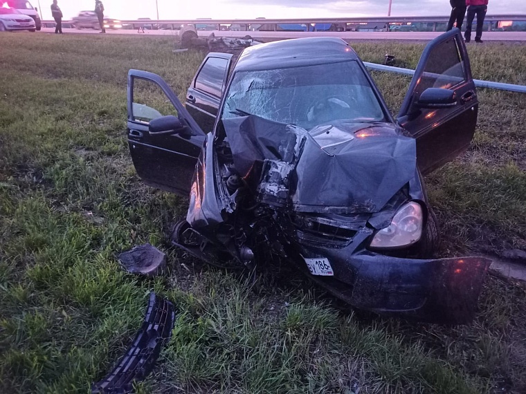 На Тобольском тракте водитель «Лады» снес опору освещения