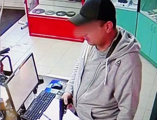 В Тюмени задержали мужчину, который ограбил магазин с пистолетом в руках
