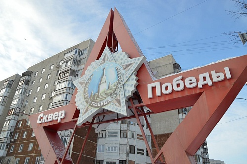 В тюменском сквере Победы восстановили поврежденную арку-звезду