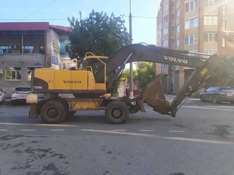 В Тюмени трактор наехал на женщину на пешеходном переходе