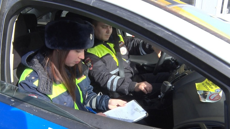 Автоинспектор спасла тюменца, у которого начались судороги и пошла кровь изо рта