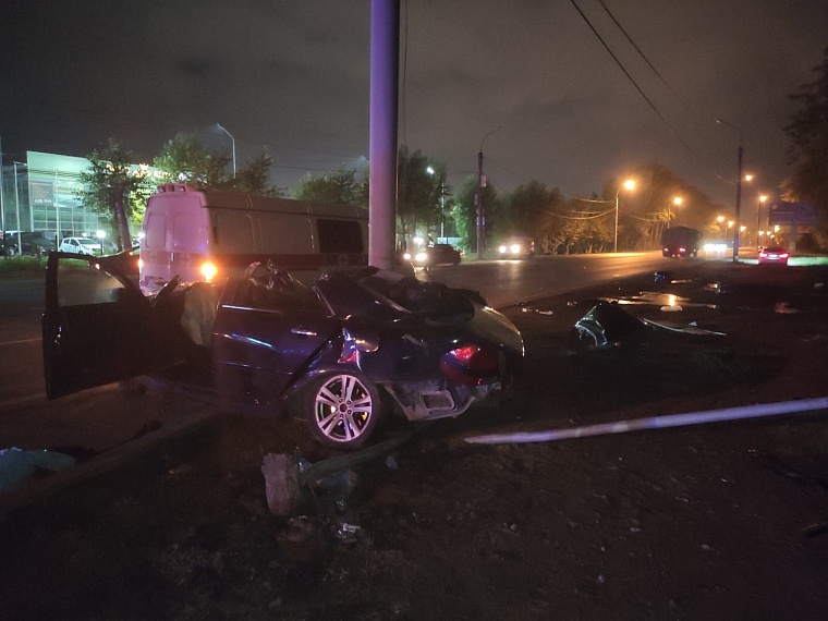 В ДТП на улице Республики погибли двое молодых людей